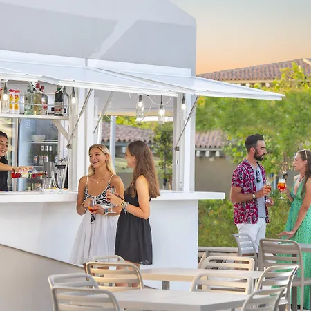 Is Serenas 4* Бадеси